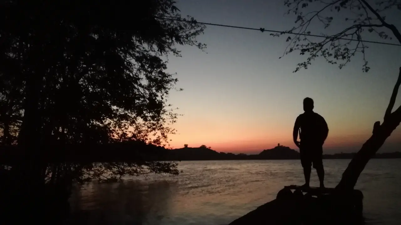 I Want to Be a Digital Nomad, But I’m Still Stuck at Home 1 A moment I captured during a short trip to Sathtu Dupatha Island in Ibbankatuwa. Even small travels like this remind me why the dream of a nomadic life is worth chasing